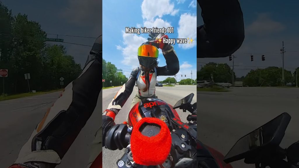 It’s that easy 🫶🏻 recorded with @insta360 X3. #bikergirl #biker #aprilia #motorcycle