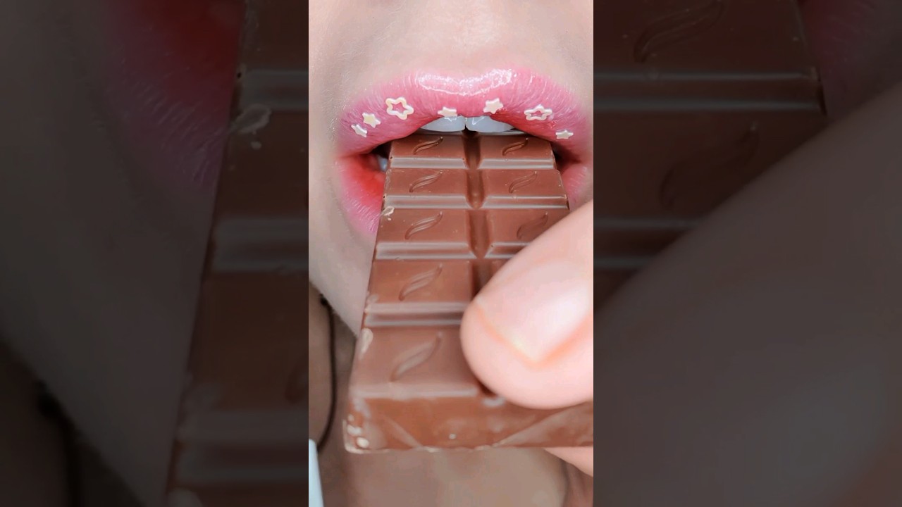 ASMR Satisfying Eating Hawthorn Chocolate Bar 🍫  #asmr #chocolate #satisfyingsounds