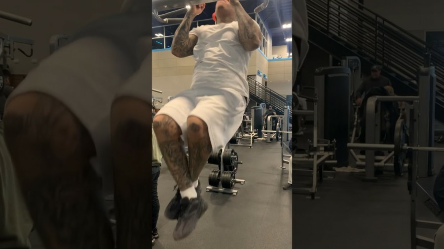 KING YELLA DOING PULL UPS AT 290 POUNDS #trending #motivation #viral