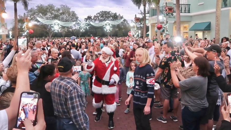 The Wild Christmas Kickoff In Celebration – Santa Arrives & Tree Lighting / First “Snow” Of  Season