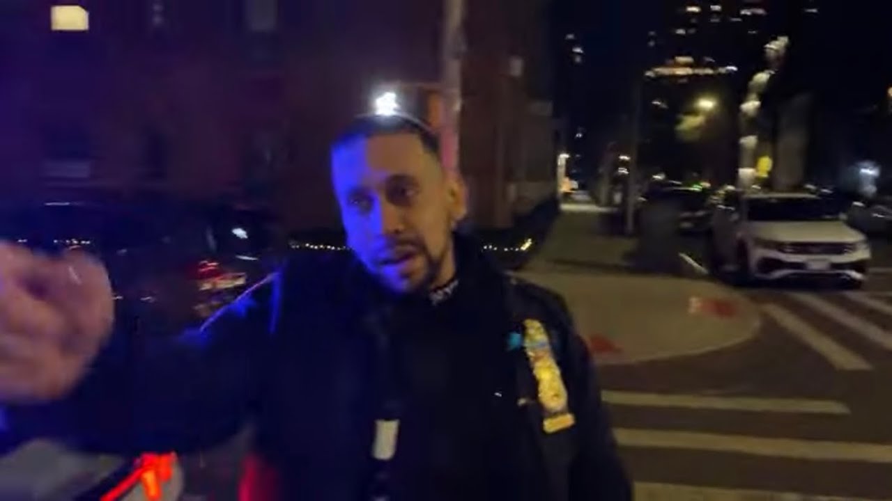 Ely is live! Cop watching thugs from the 33rd pct.