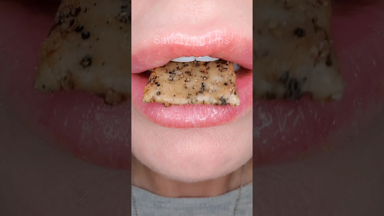 Satisfying Eating Tasty & Crunchy Cracker #asmr #asmrcrunch #mukbang