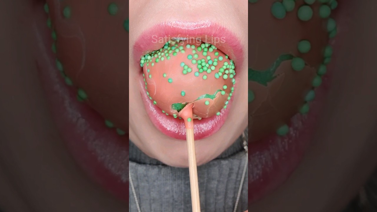ASMR Satisfying Eating Gummy Ball #asmr #asmrcrunch #satisfyingsounds