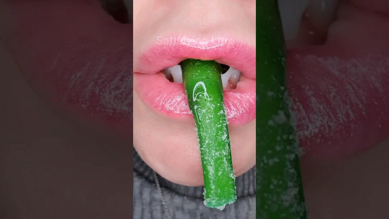 ASMR Satisfying Eating Sour Apple Dipping Candy 🍏 #asmr #sour #holidayswithshorts