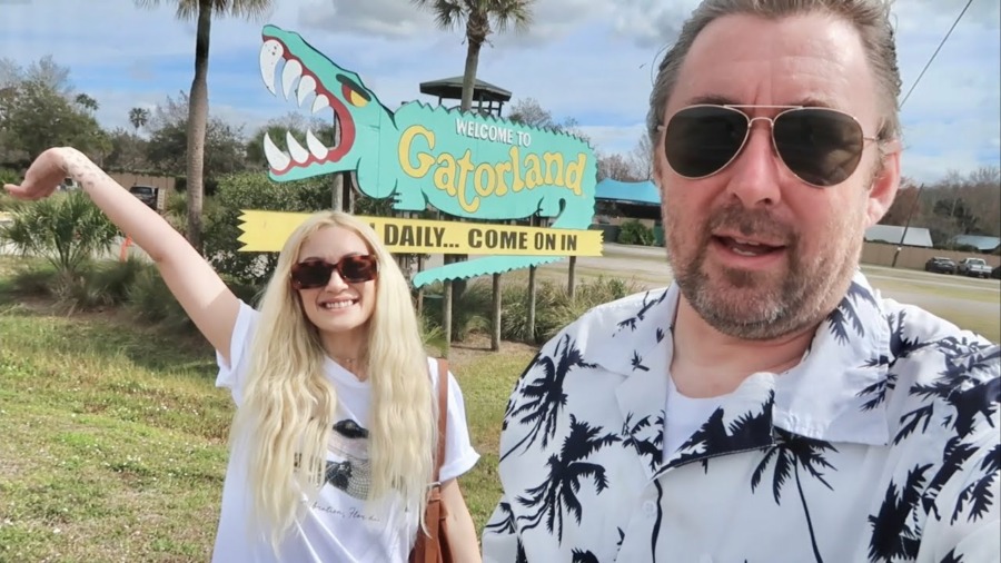 An Amazing Day At Gatorland Orlando – Central Florida’s Best Roadside Attraction / Feeding Gators