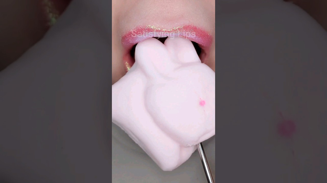 ASMR Satisfying Eating Pink Fluffy Marshmallow 🐰 #asmr #eatingsounds #satisfyingfood