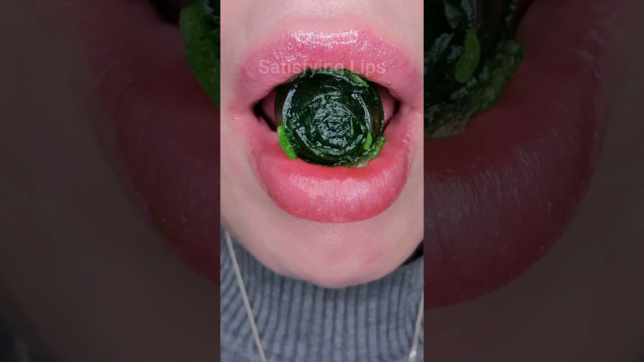 ASMR Satisfying Eating Crunchy Kohakutou Rose 🌹 #asmr #asmrcrunch #springonshorts