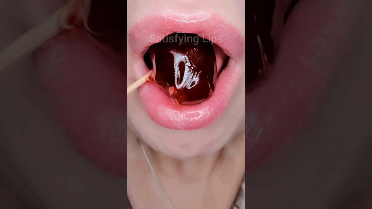 ASMR Satisfying Eating Crunchy Tanghulu Grape 🍇 #asmr #asmrcrunch #satisfyinglips