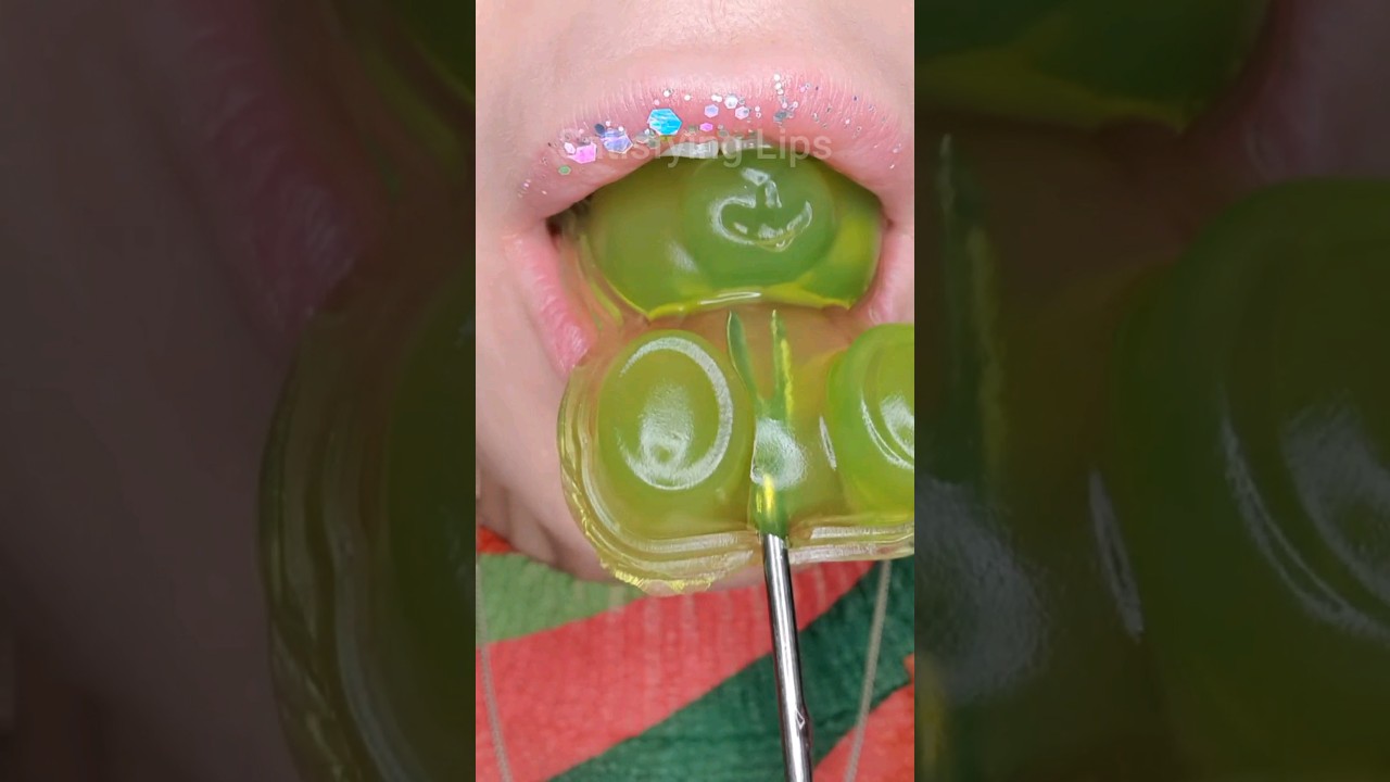 ASMR Satisfying Eating Tasty Gummy Bear 🐻 #asmr #gummy #springonshorts