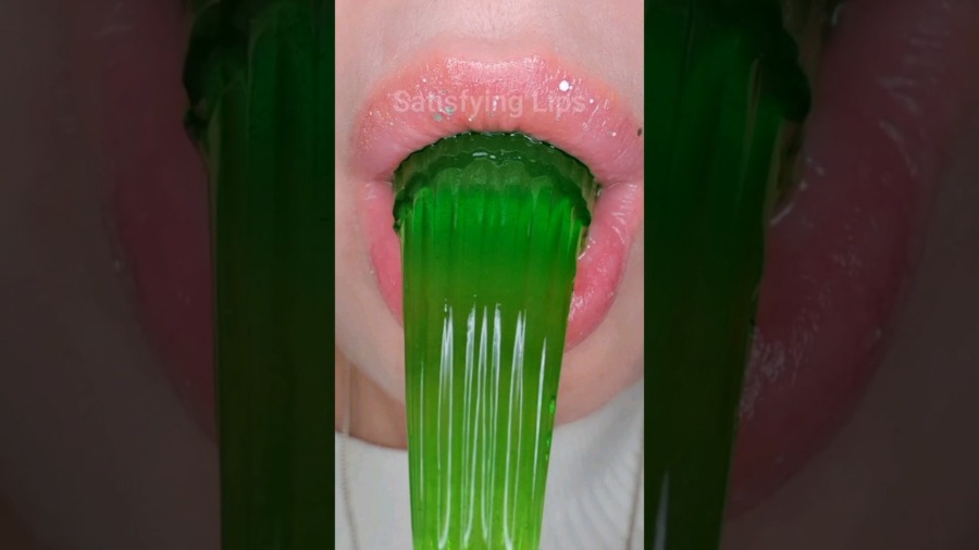ASMR Satisfying Eating Tasty Green Jelly 💚 #asmr #jelly #satisfyingsounds