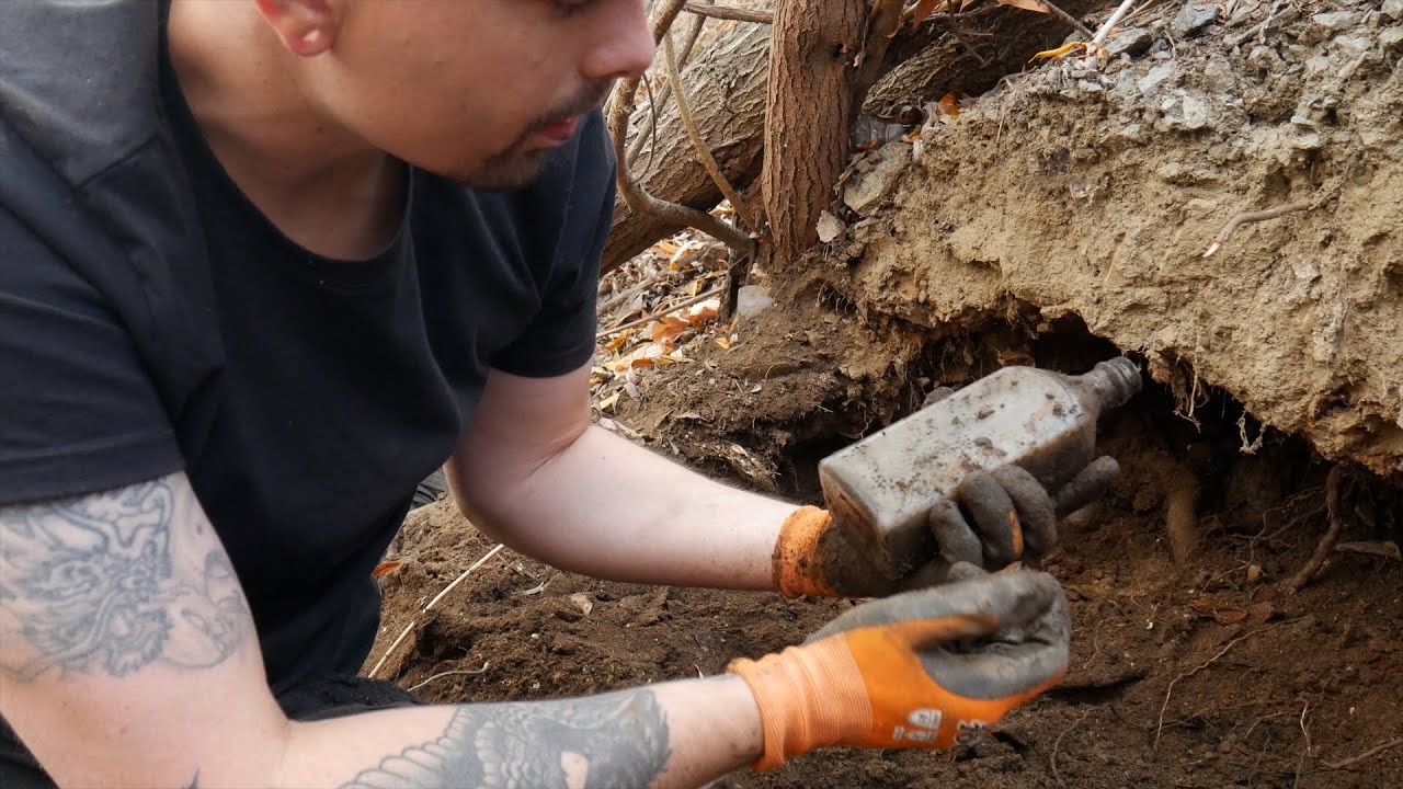 Digging for Antique Bottles at a 1940’s Bottle Dump